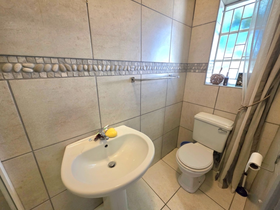 5 Bedroom Property for Sale in Jordania Free State